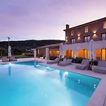 Apartahotel Reveli 4*